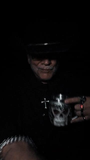 @THE MAN IN THE DARK๐๐๐๐