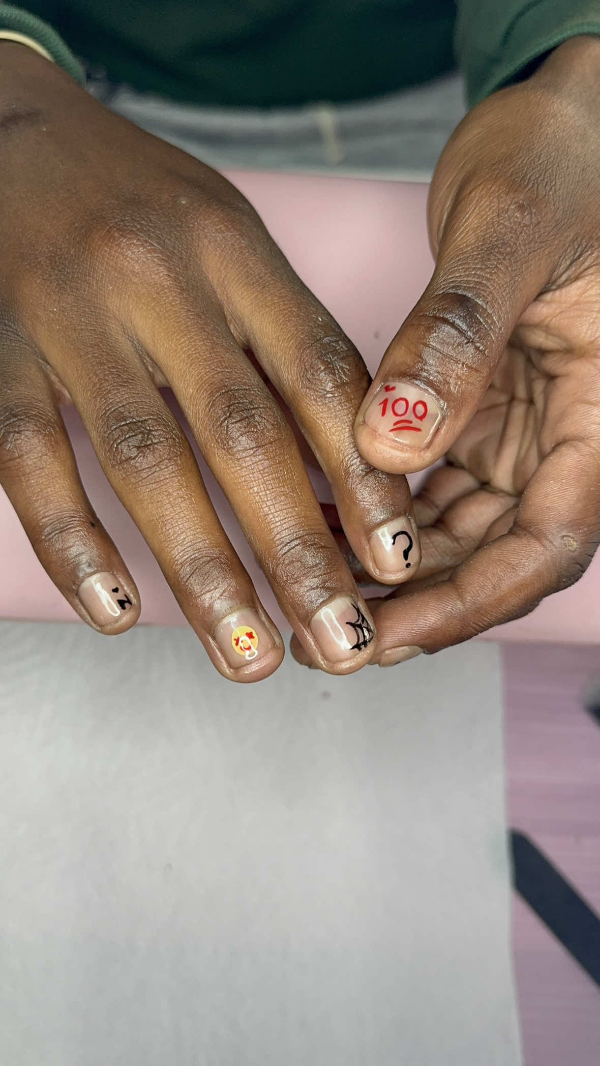@Memyselfandnails1