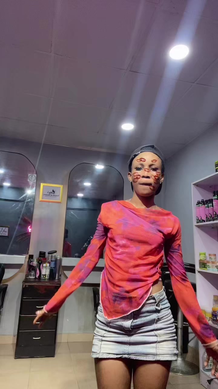 @SLIMTIZZYHAIRLINE05