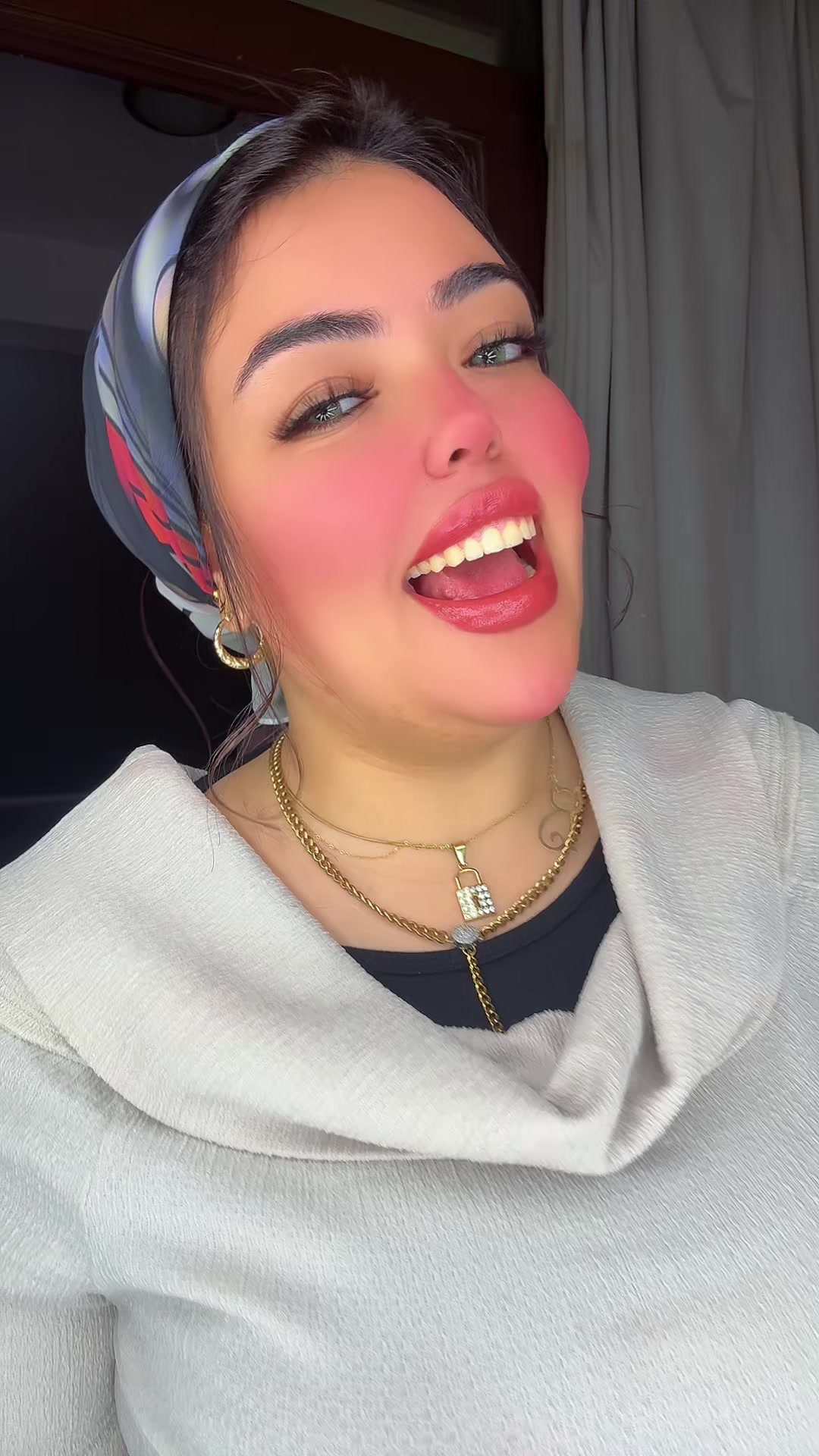 @Donia Yasser make-up artist