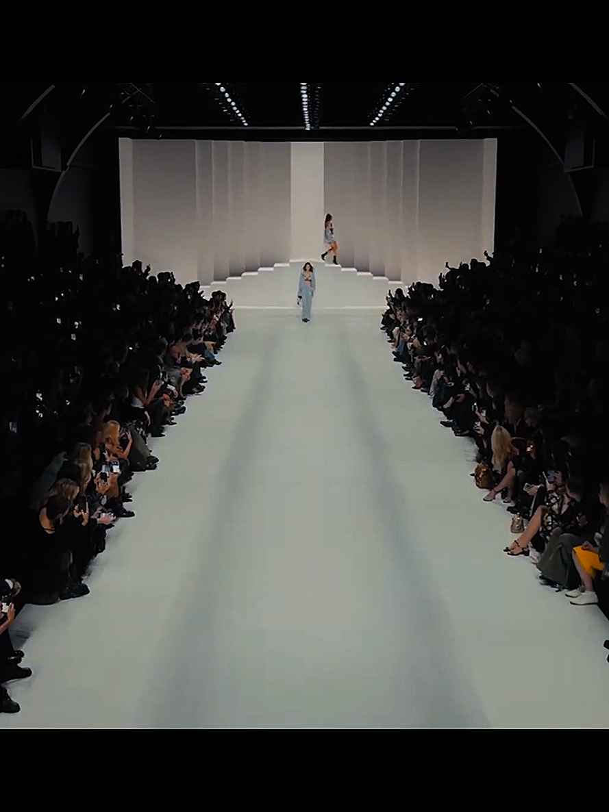 @fashion.runways