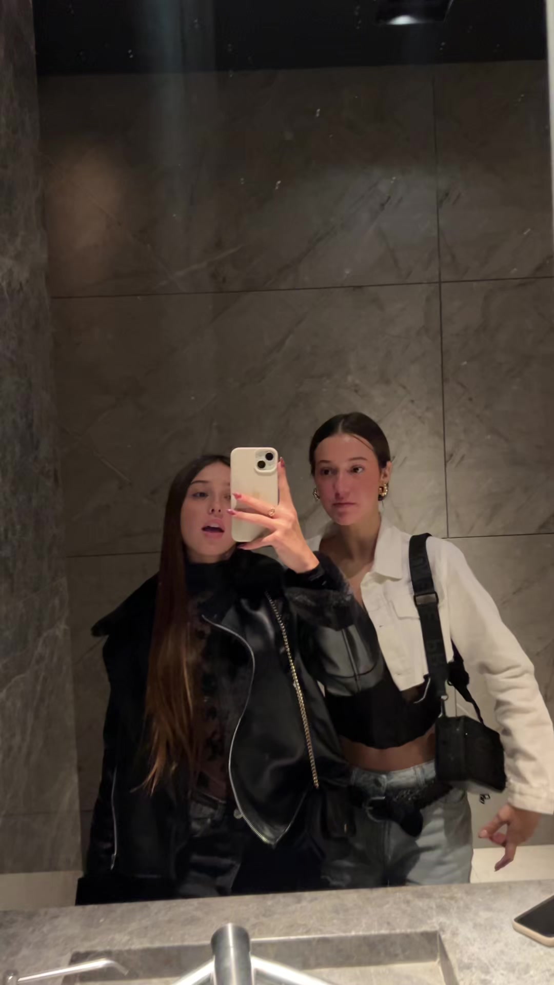 @candeee
