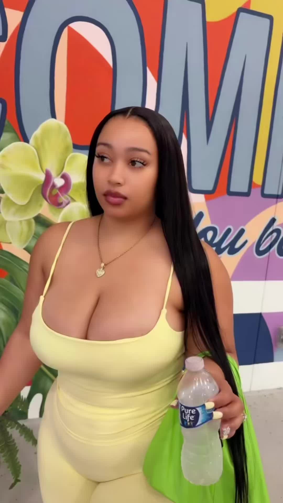 @YourAuntieMoe