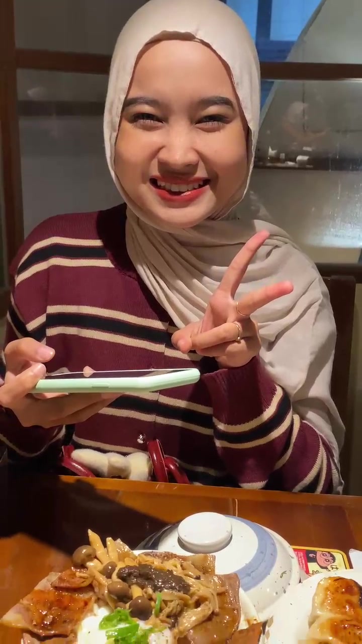 @adela