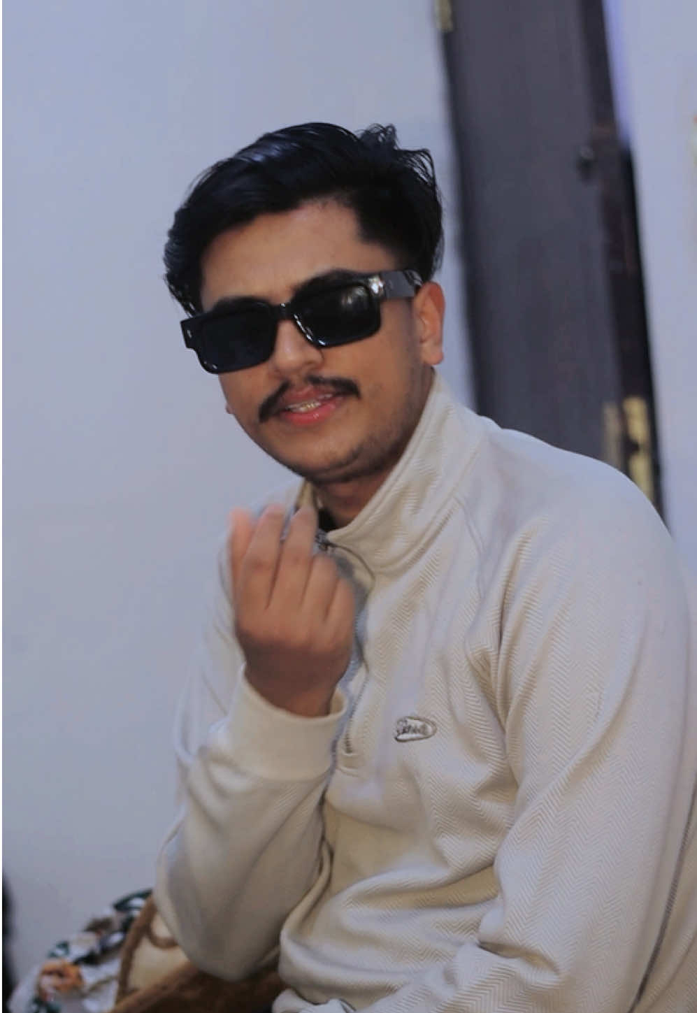 @RoshanOfficial 📸☕️🕉️