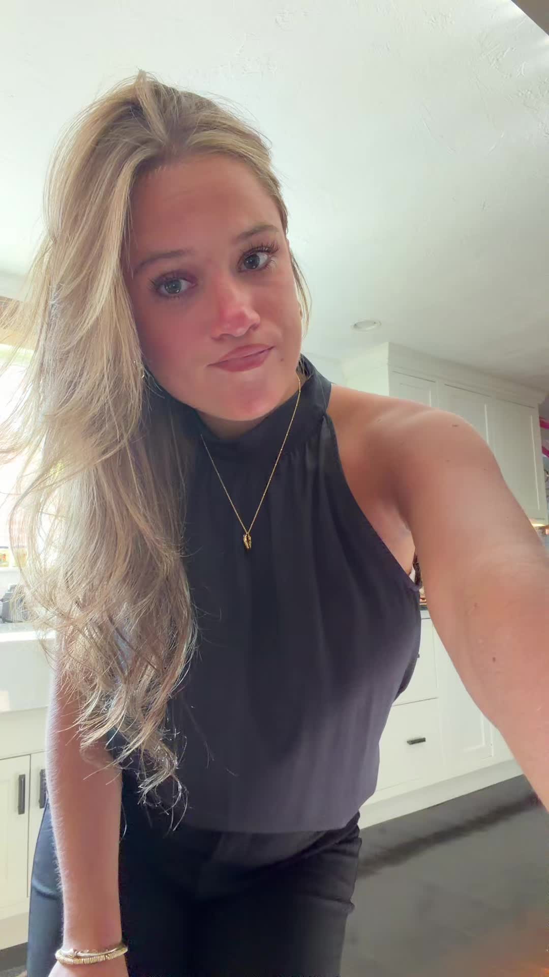 @🥳