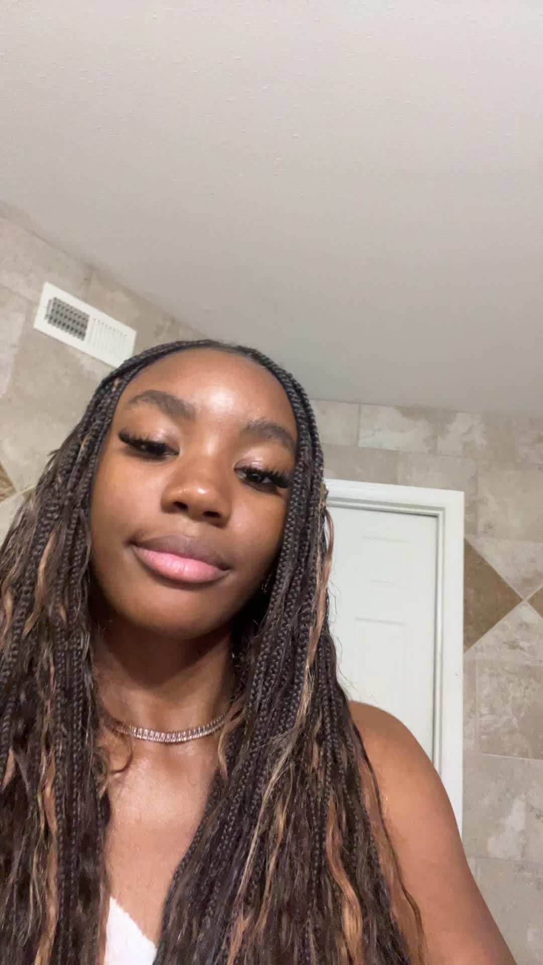 @𝒞𝑒𝓈𝒾𝓁𝓎 👸🏽🎀
