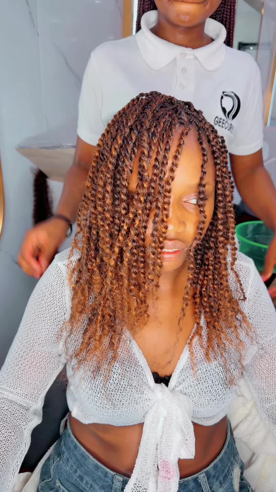 @GEECURLY SALON