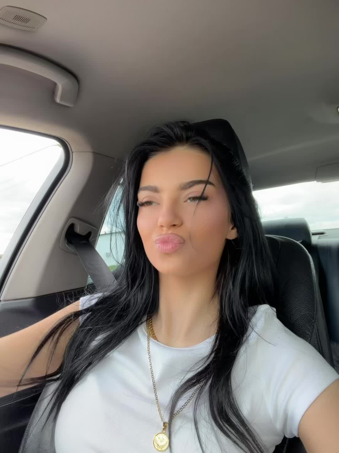@𝐂𝐇.𝐈.𝐊.𝐈.𝐓.𝐀🦅