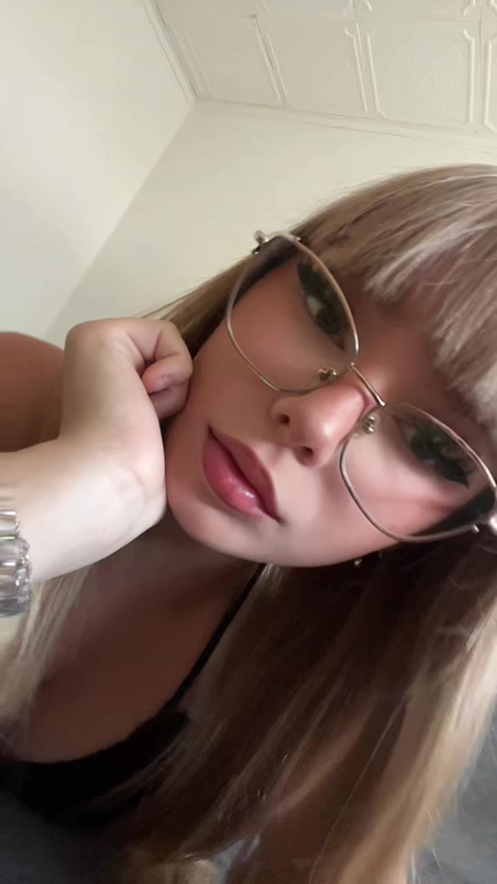 @comi