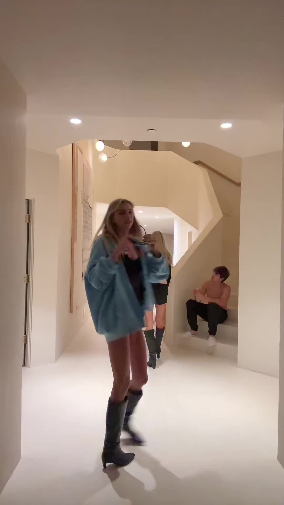 @isabella