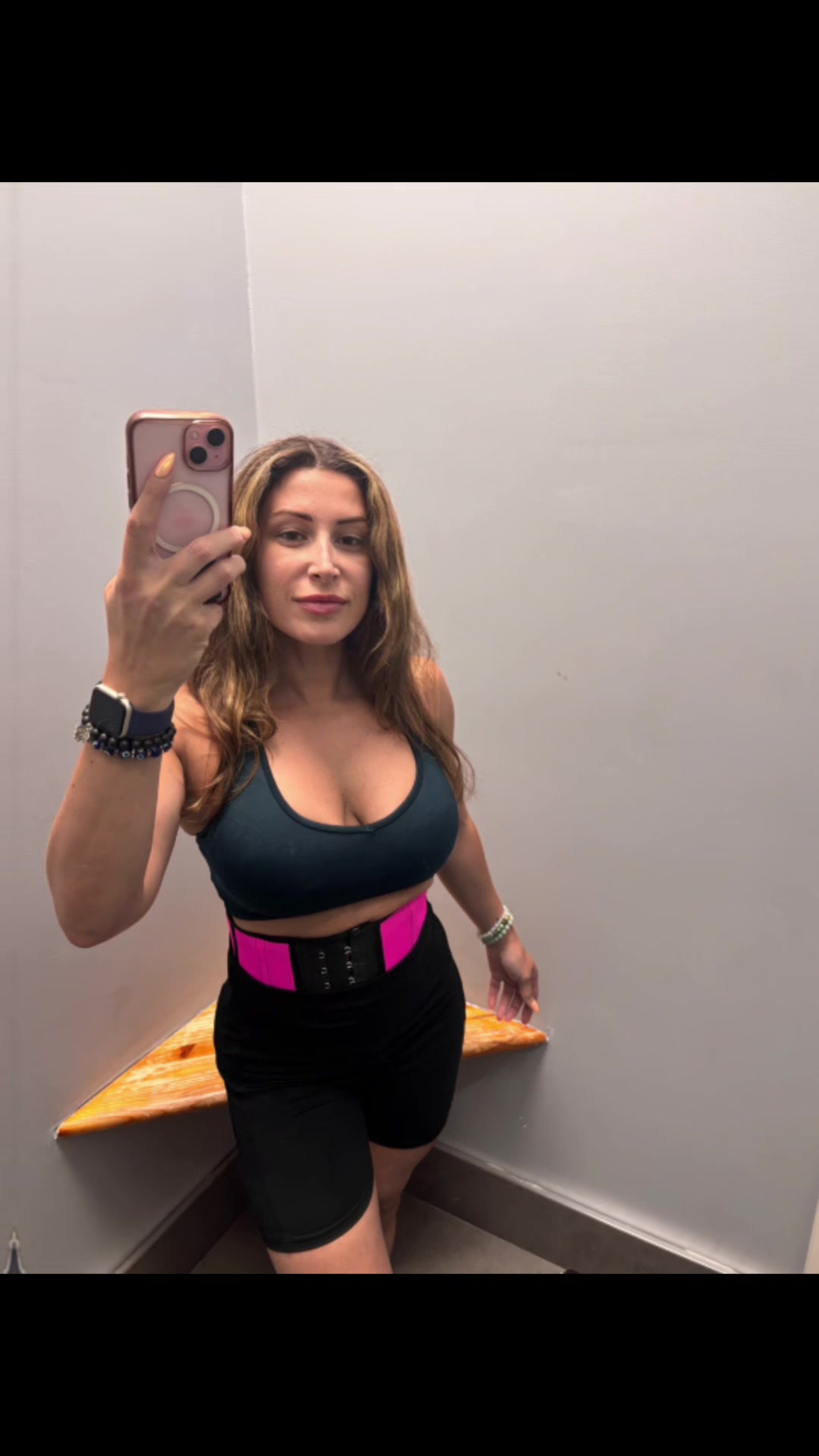@Dana Dee68