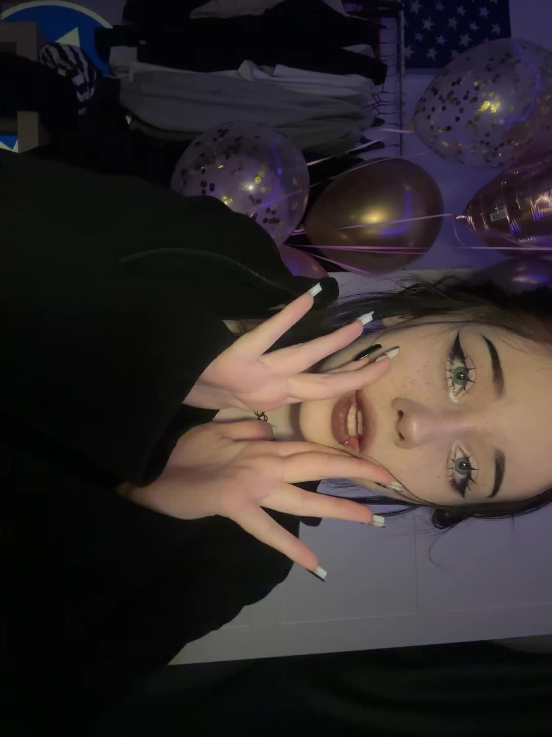 @соня школьникк
