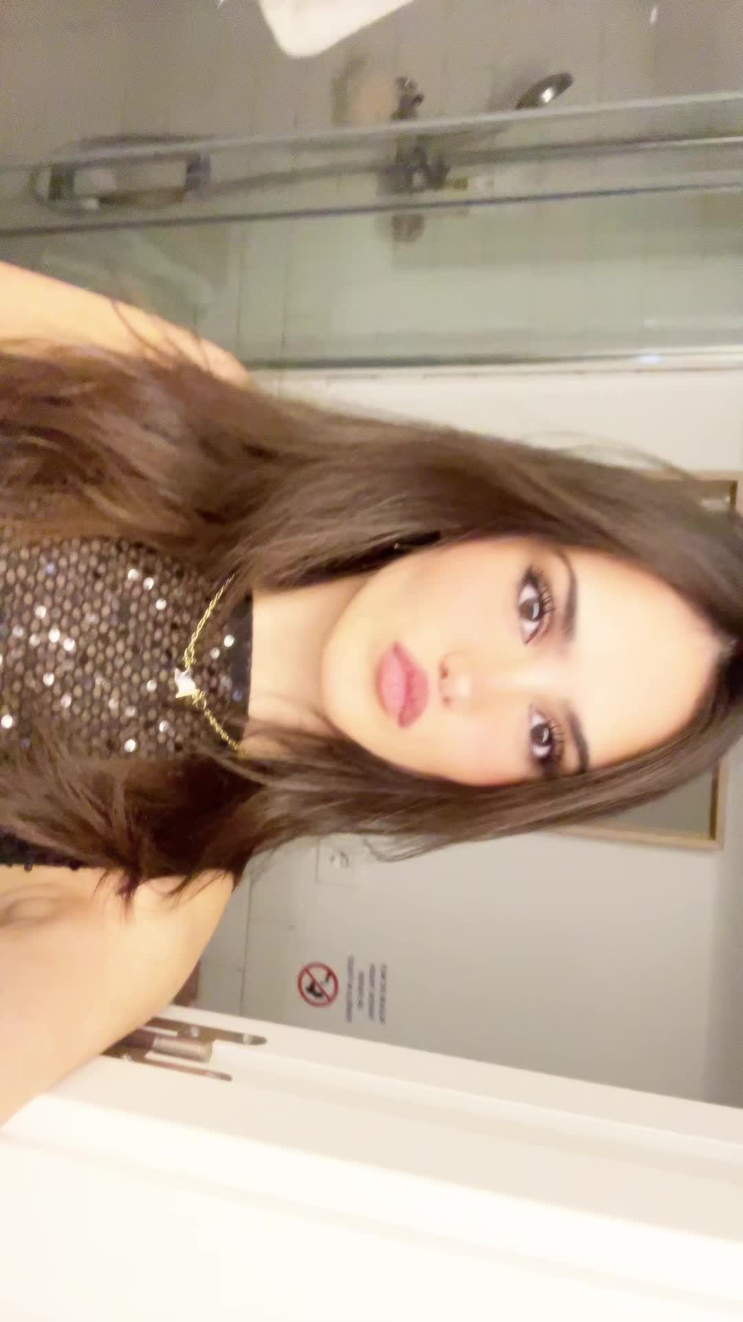@ana suarez
