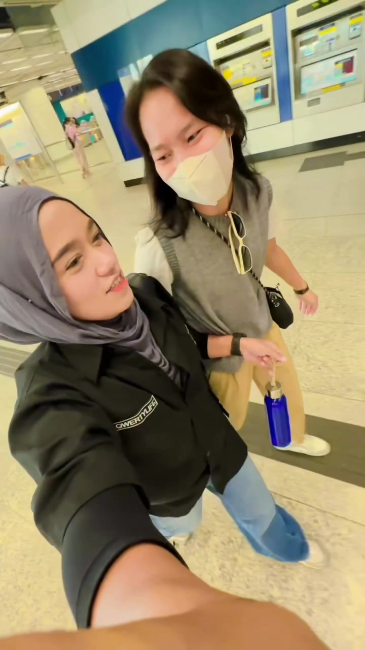 @Aniraa
