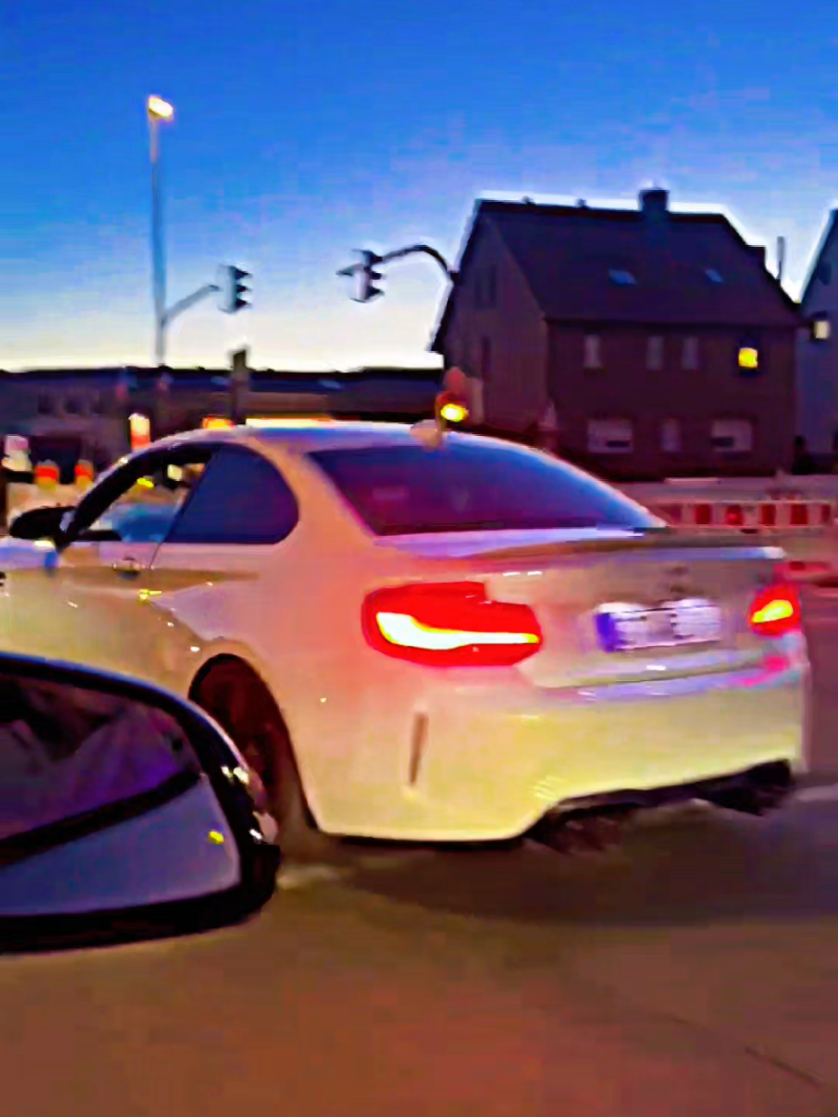 @///m2com