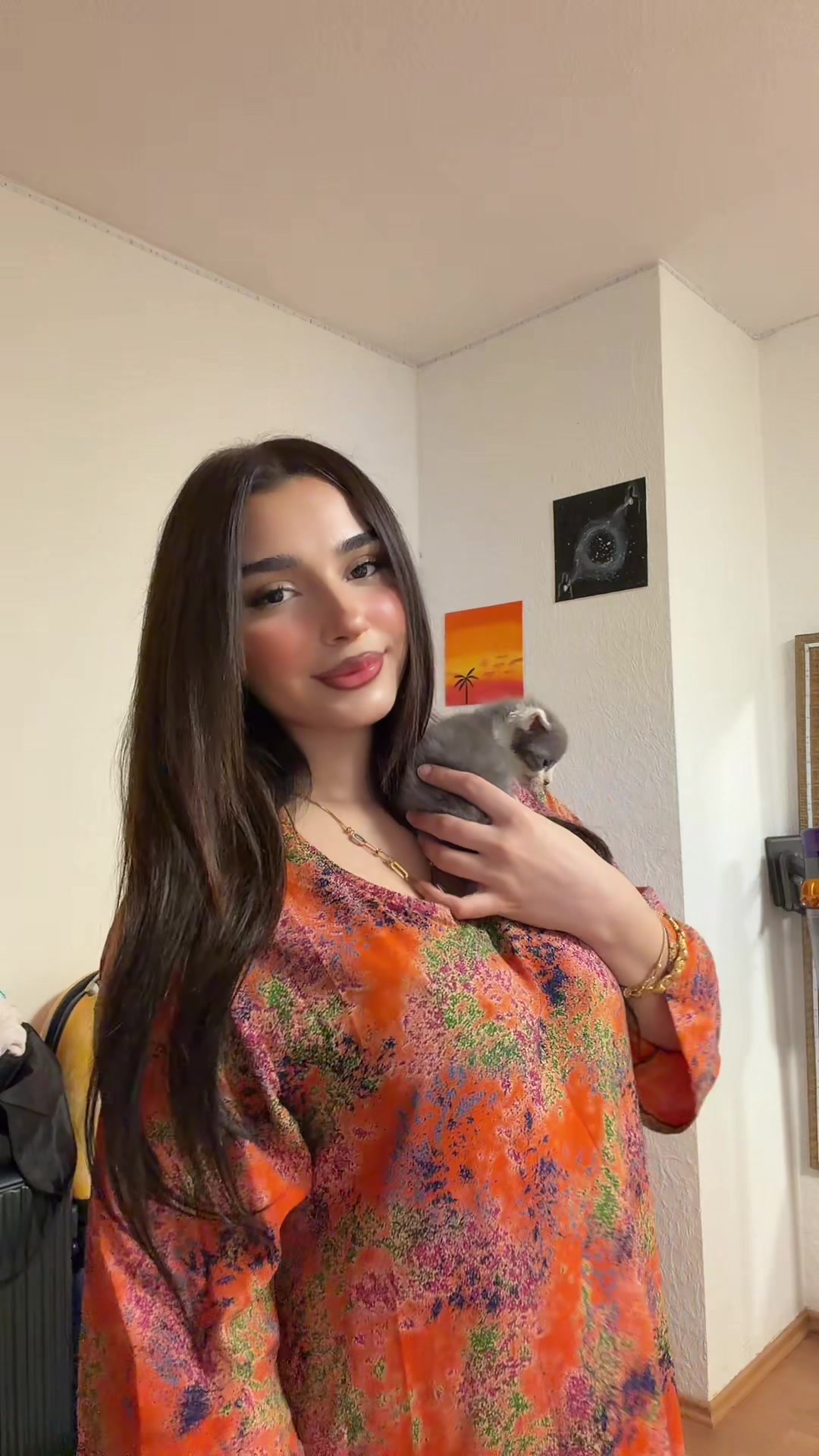 @𝒱