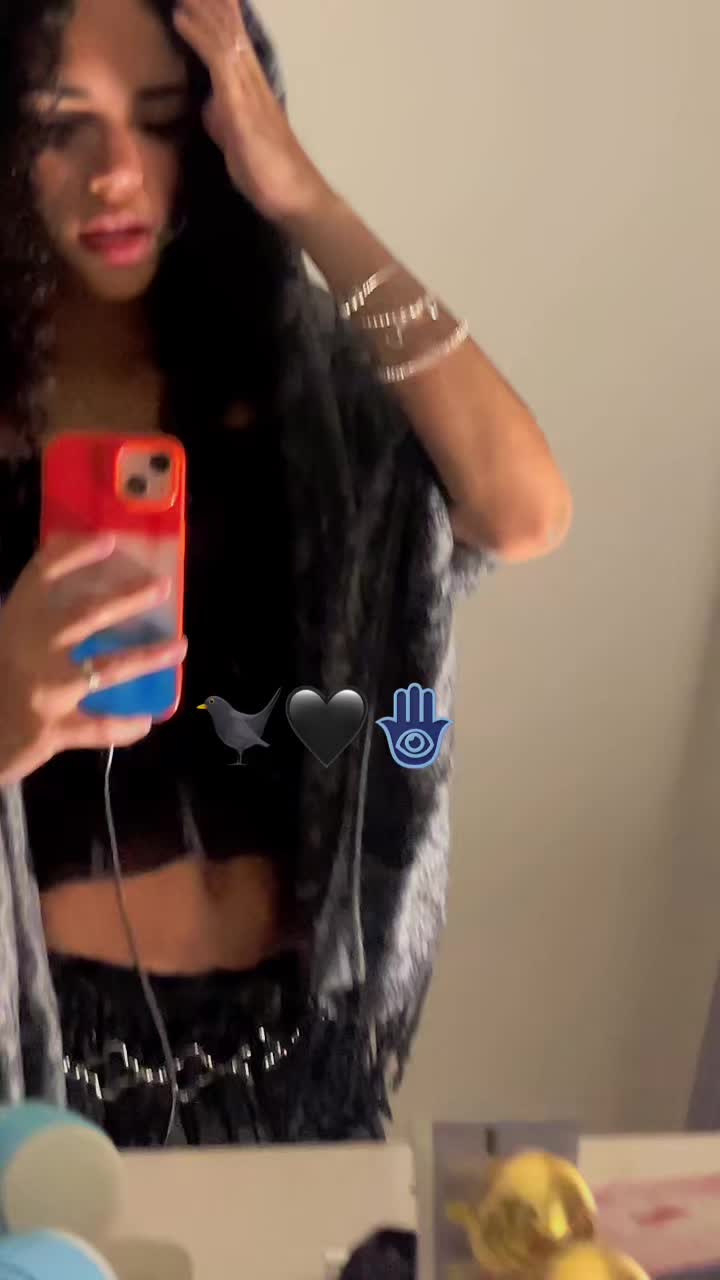 @𝜗𝜚Daniela