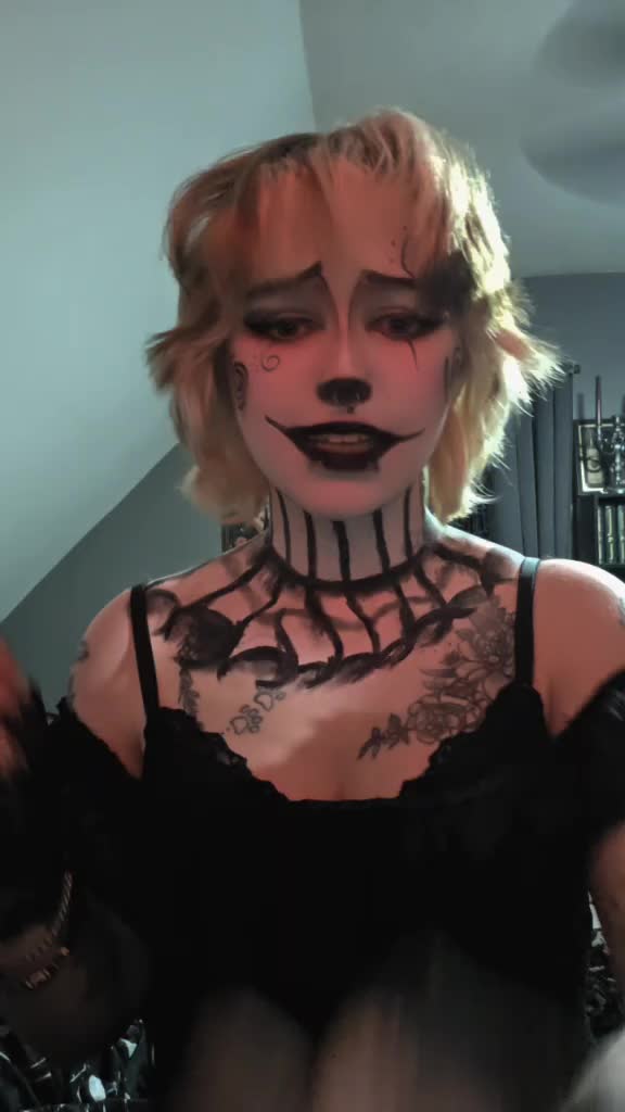 @Jinx ☠️🖤🩸