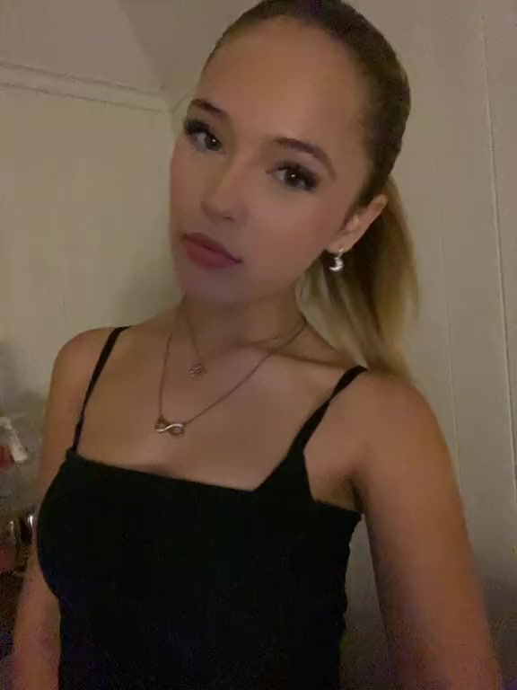 @_emiliaaapzz