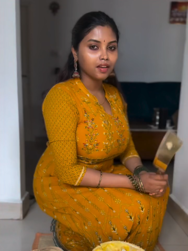 @Elakkiyaa