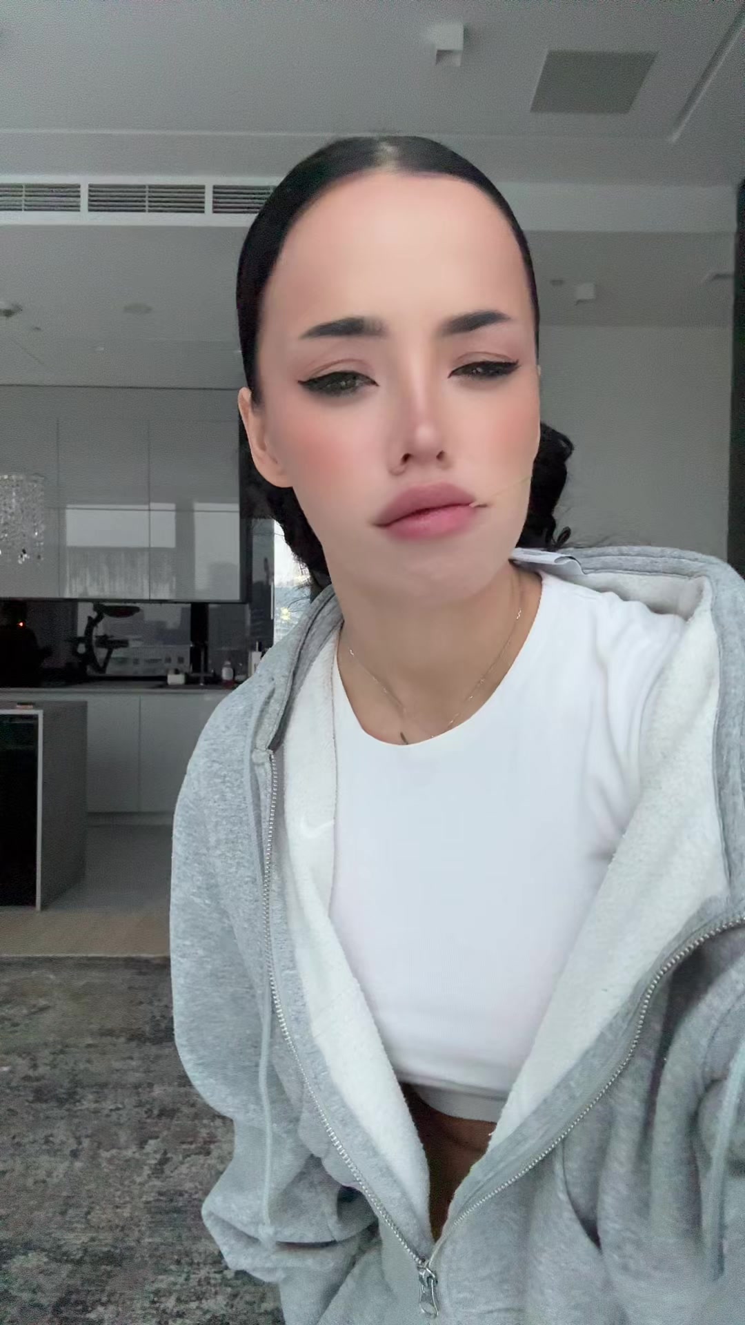 @lyna_com2000