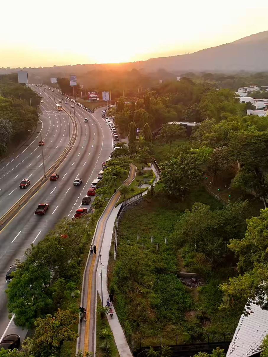 @Noticiero El Salvador