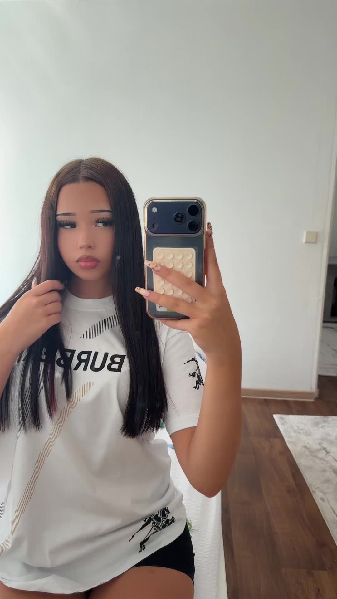 @🦈