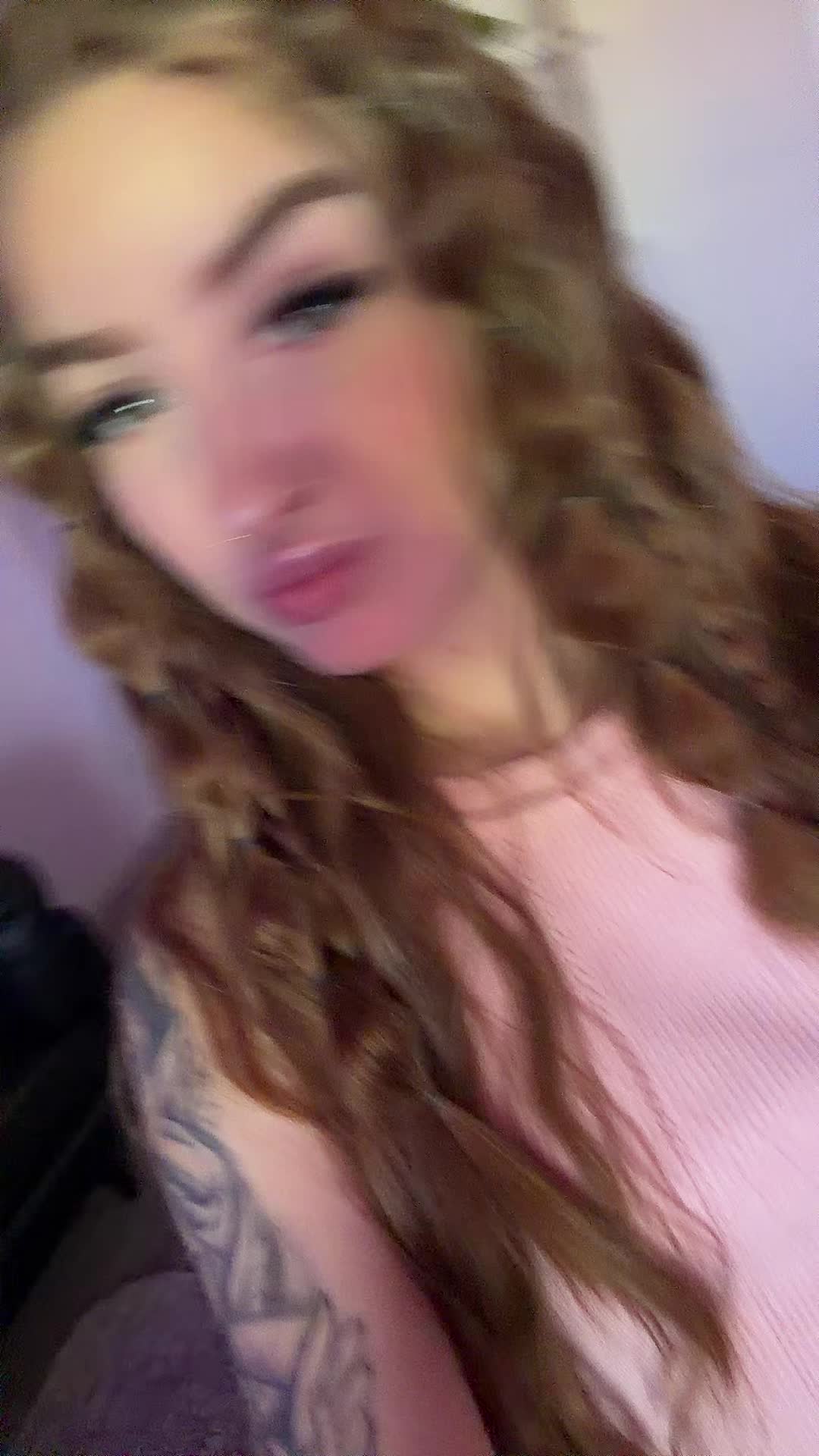 @$>