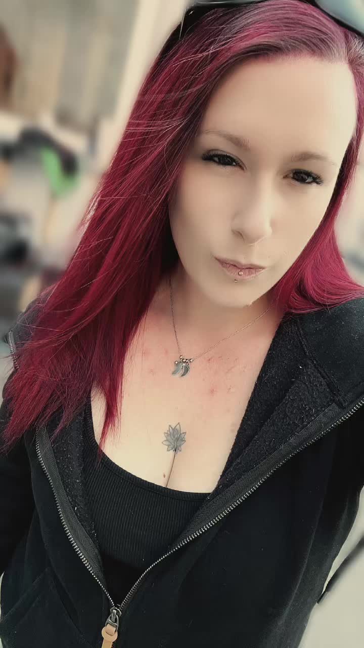 @Julia🦋🖤