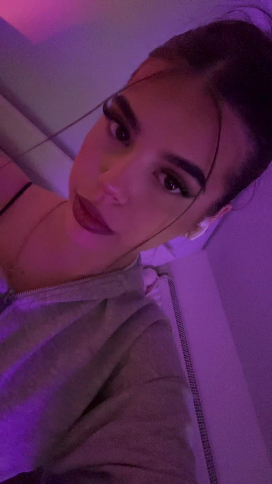@tonia
