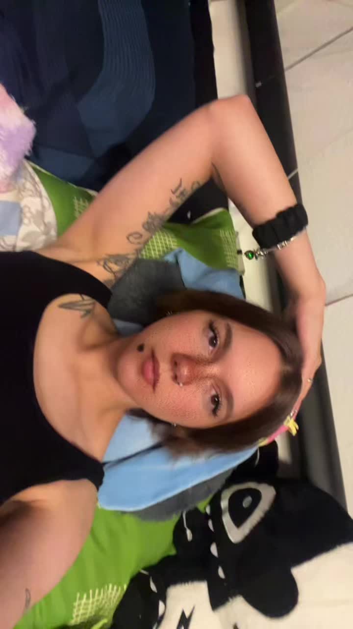 @Anschii_Queen