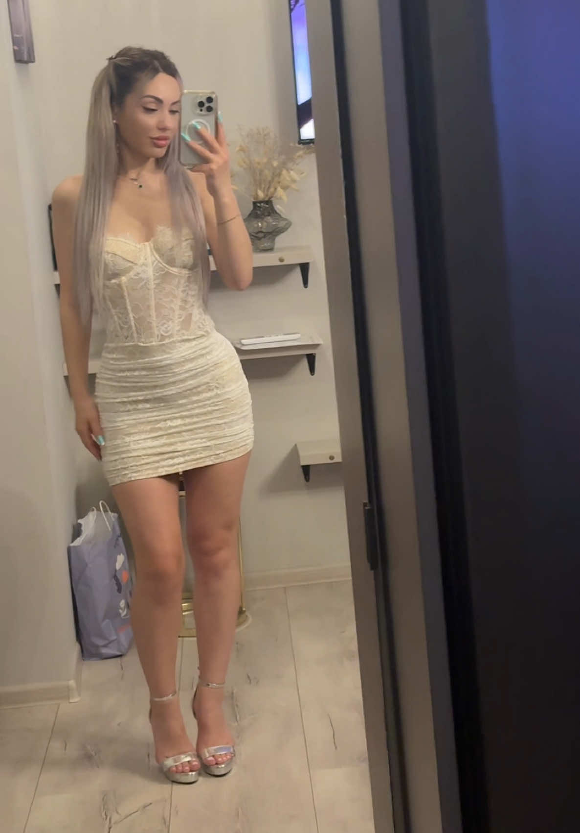 @Elena Gutu