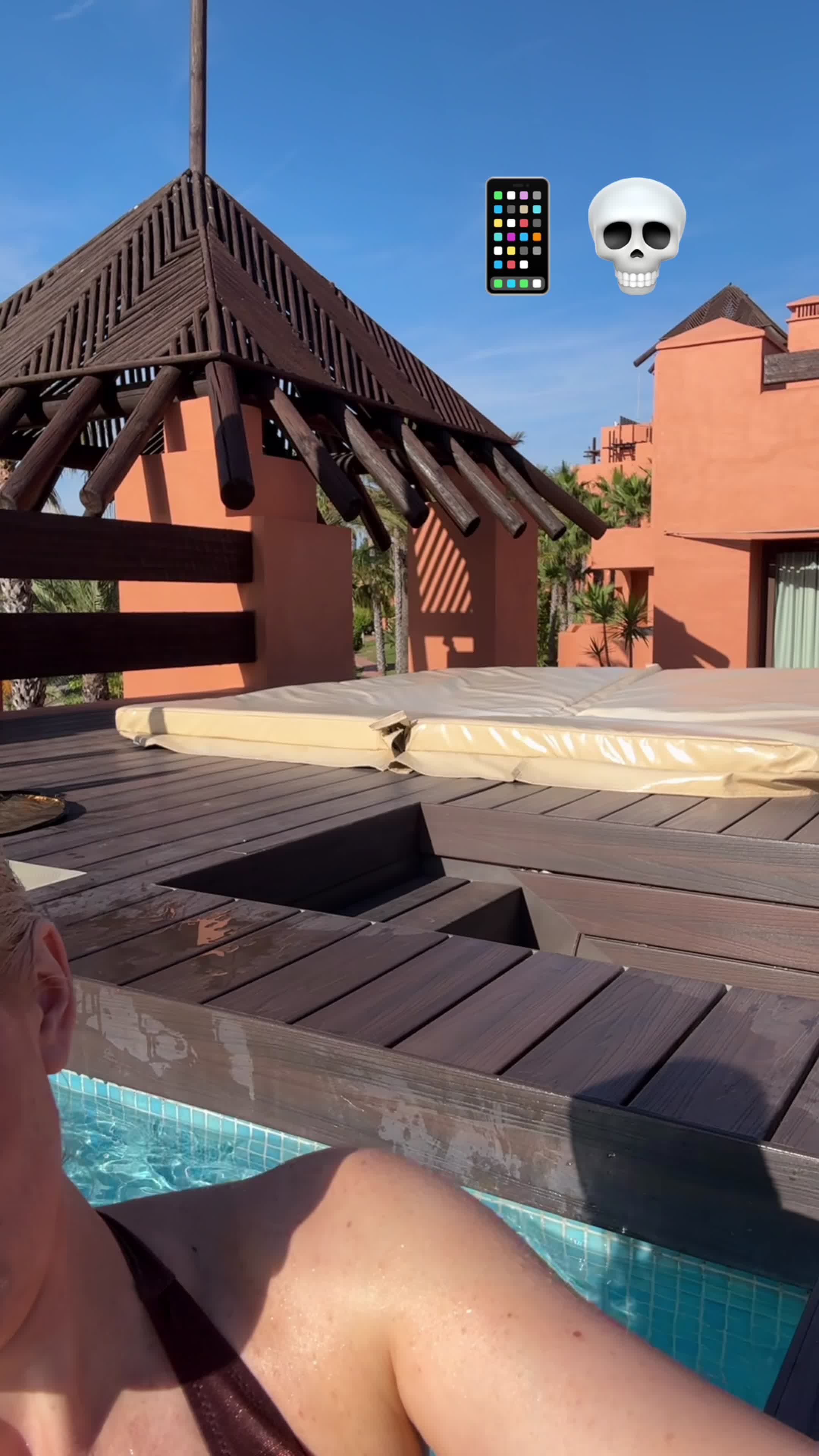 @AdrianaAbenia