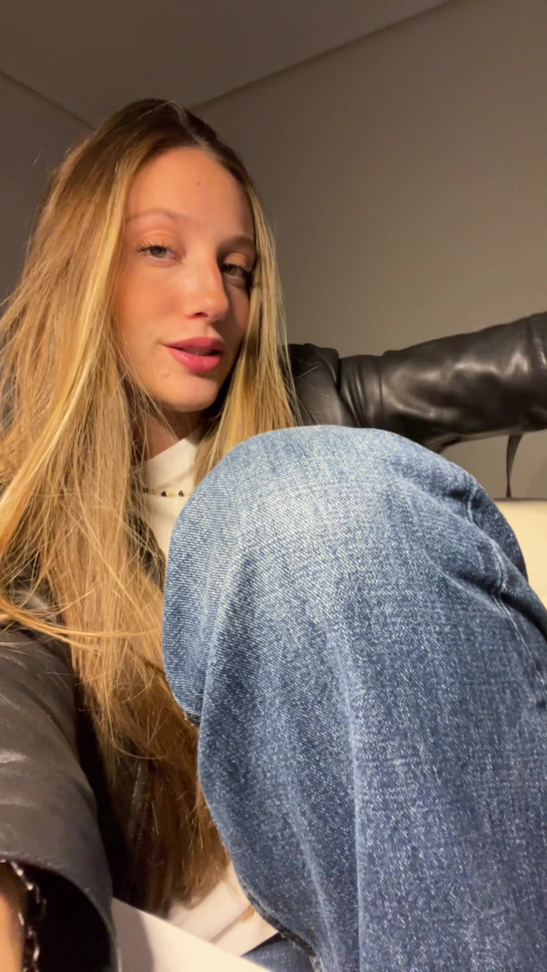 @&Agrave;ngela
