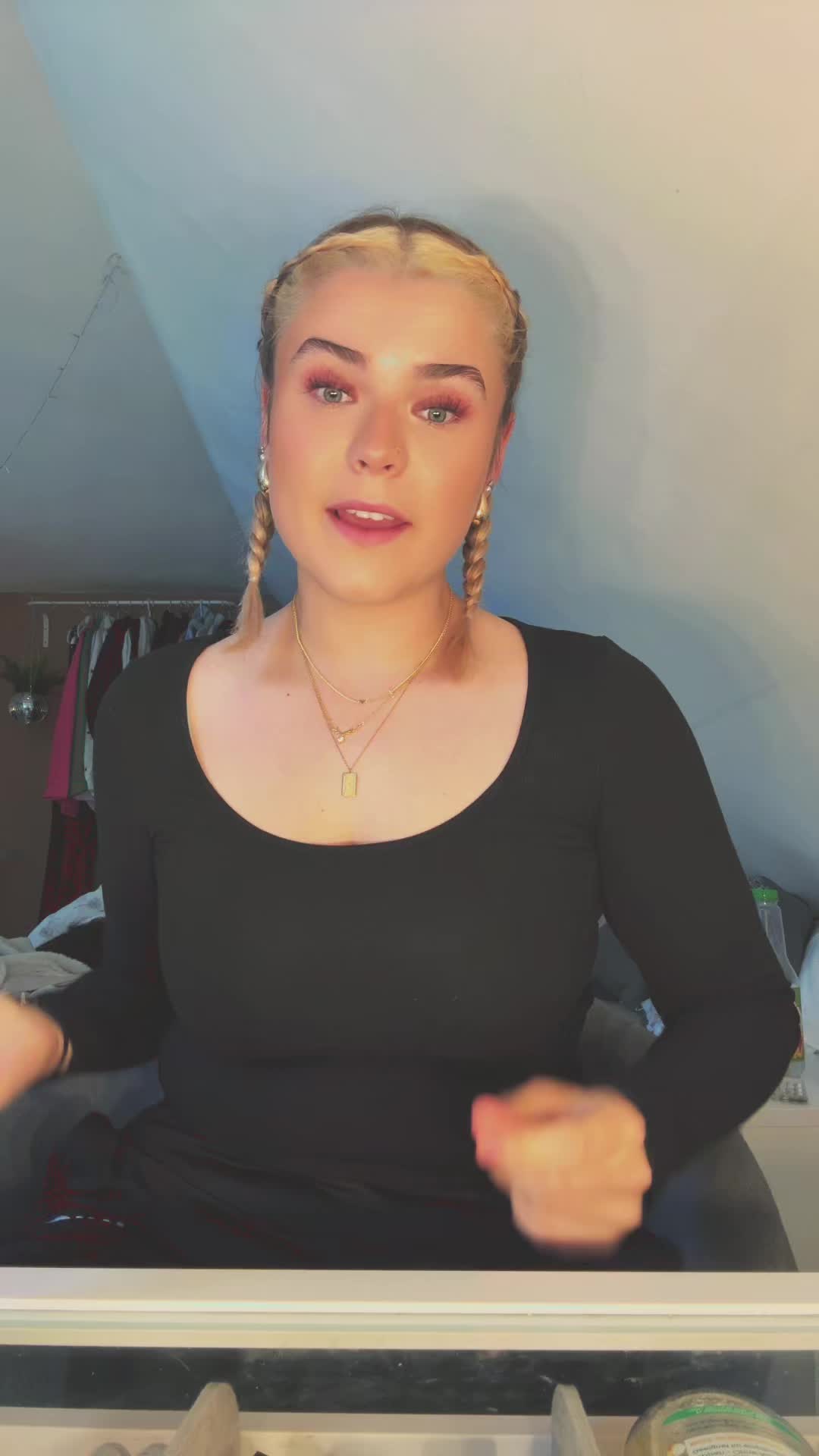 @Pauline🪩🌅🍷