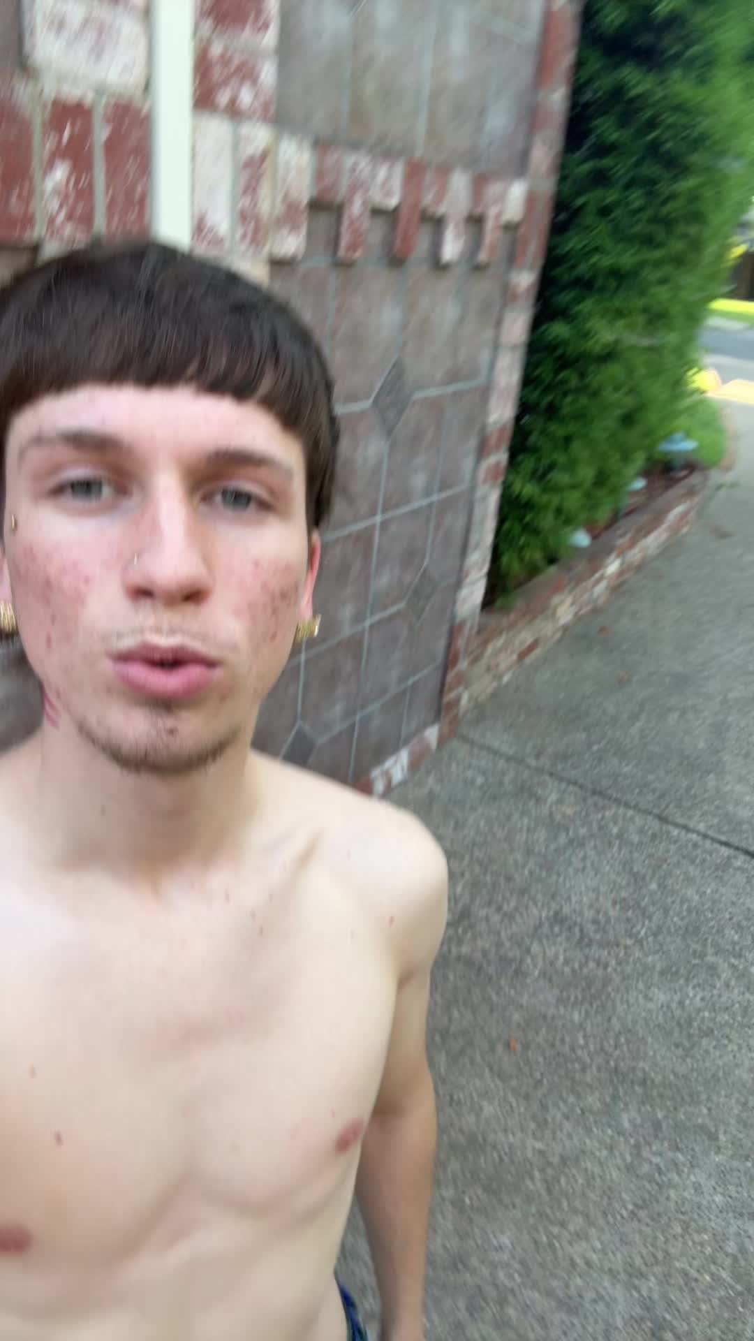 @Twochaines