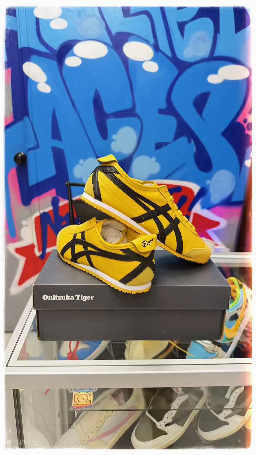 @Vaulted Laces