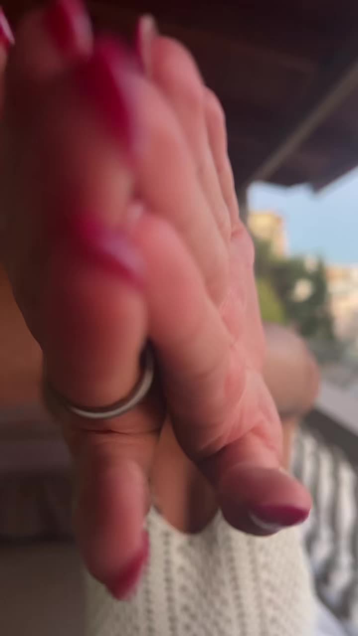@rachilles_