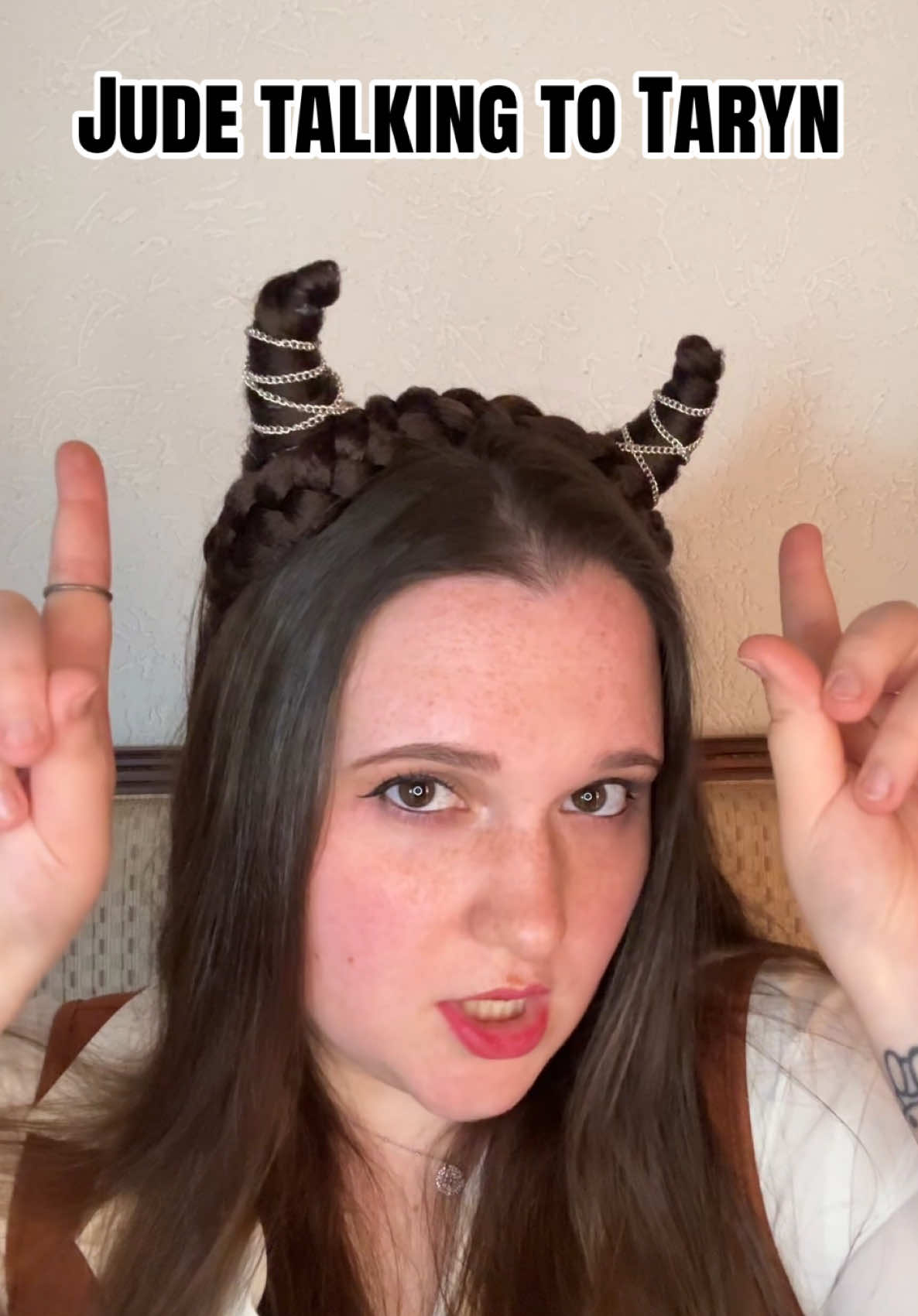 @LauraReads🥀🗡️