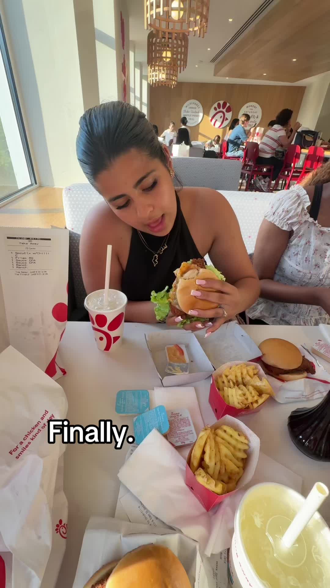 @⃟