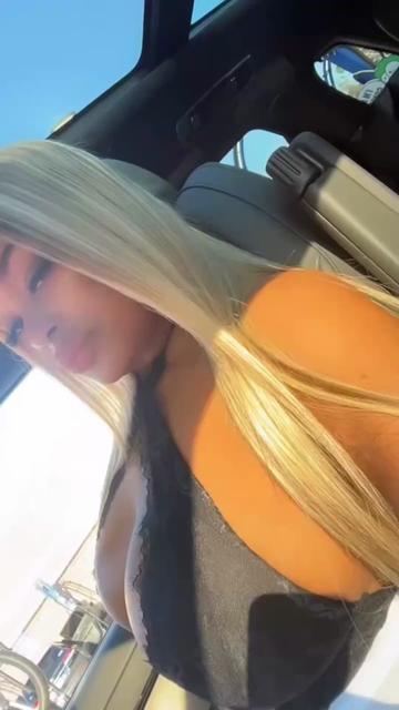@Ashleythebombshell