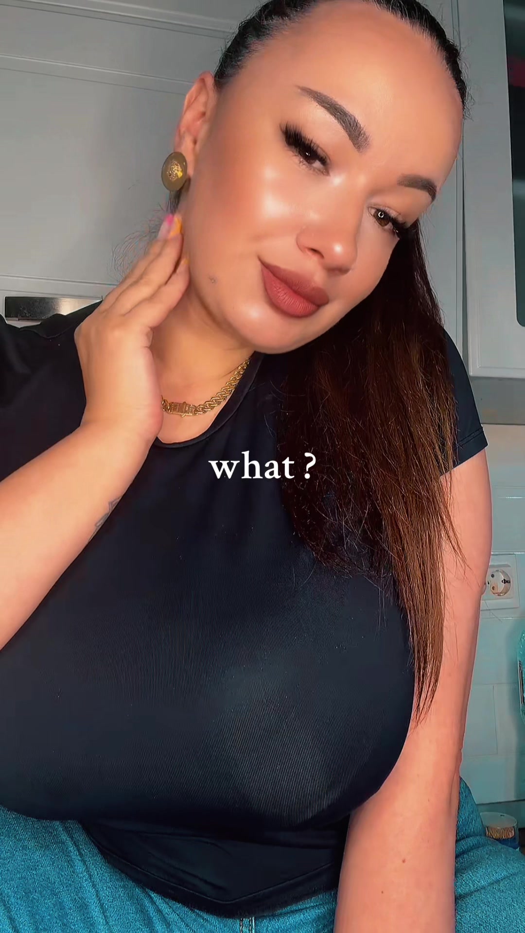 @bustylora4