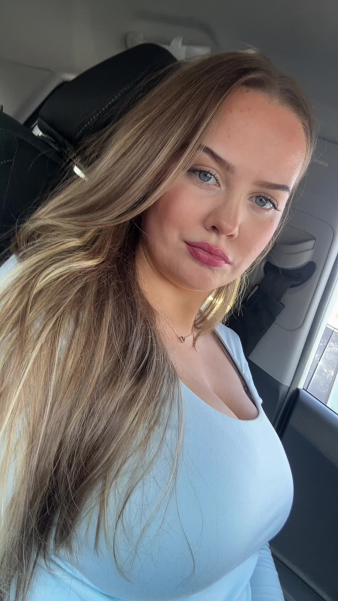 @Ellaa