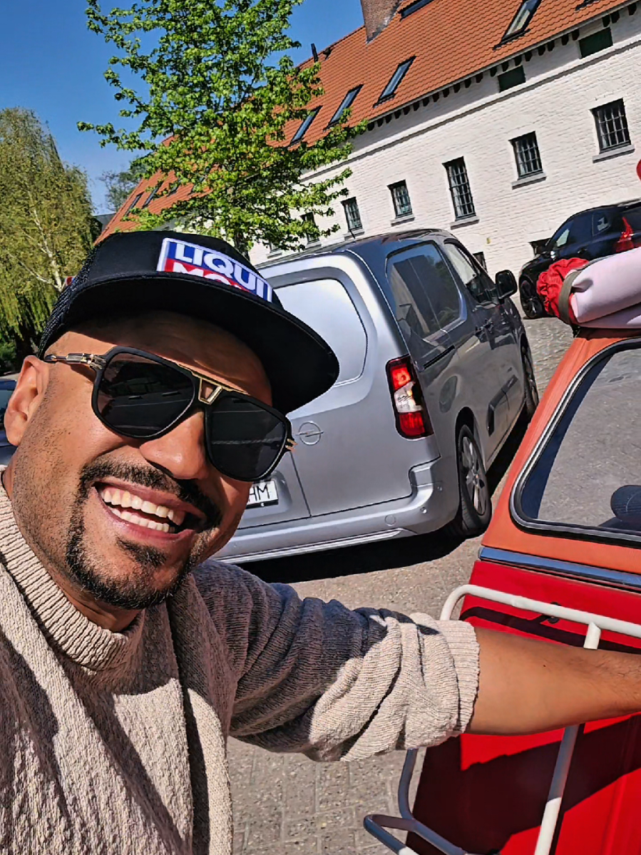 @Mohombi