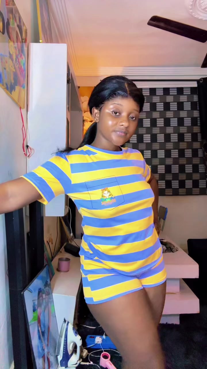 @akosuacutie