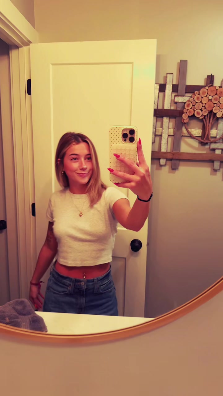 @Bri ⋆˙⟡