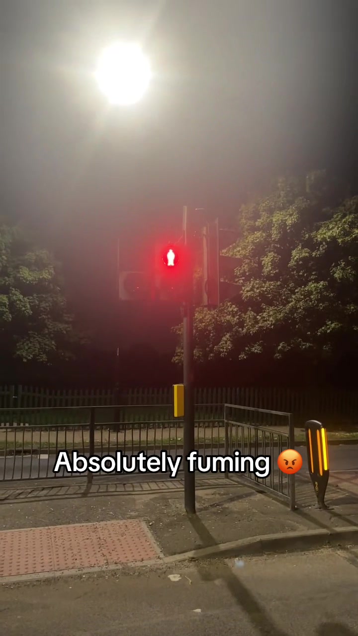@𝘓𝘦𝘸𝘪𝘴🇬🇧