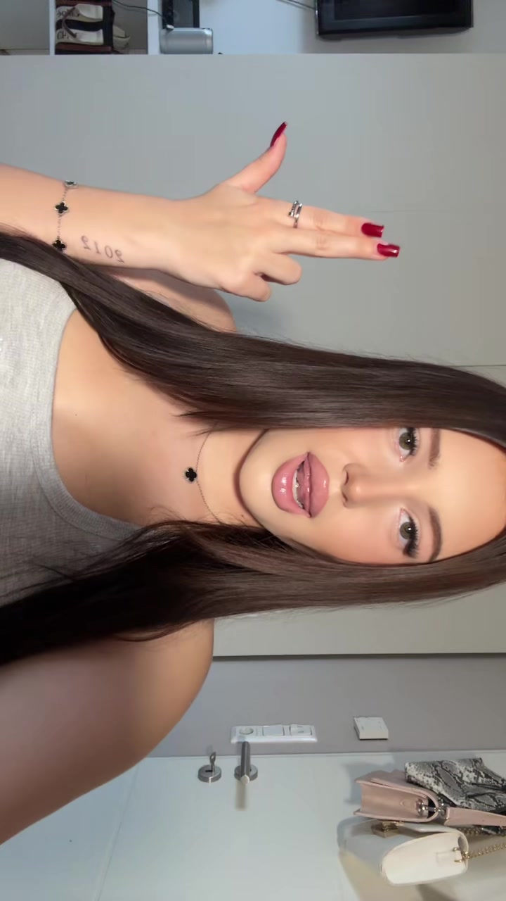 @𝐦𝐢𝐥𝐞𝐧𝐚