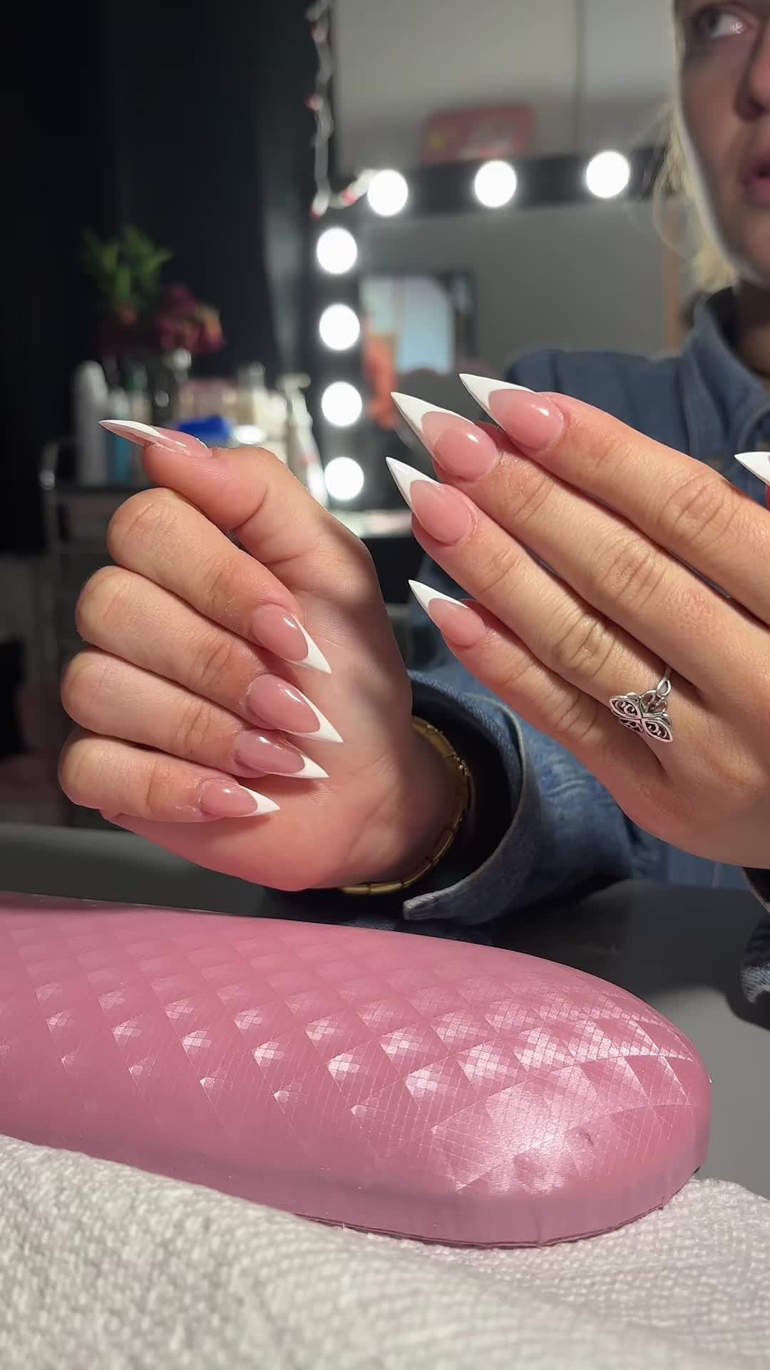 @888
